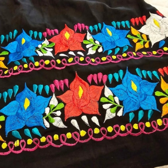 Mexican Artesanal Off Shoulders Dress - Picture 3 of 5